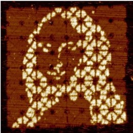 Pintada en un lienzo de ADN, así es la Mona Lisa más pequeña del mundo