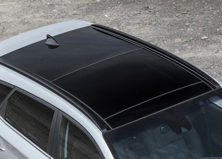 Hyundai desarrolla la primera bolsa de aire para techo panorámico
