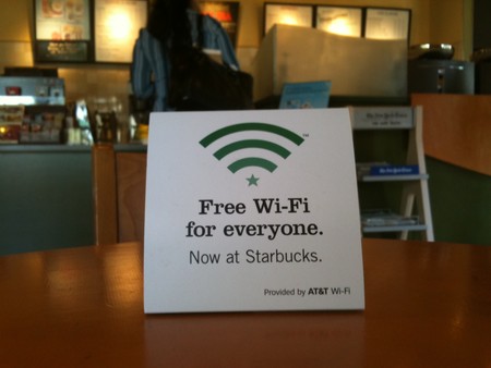 Cuando hasta conectarse al WiFi de Starbucks es un riesgo de que te usen para minar critpomonedas