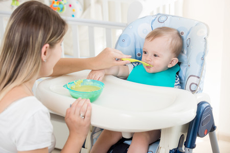 El azúcar que contienen las papillas de cereales infantiles: analizamos las principales marcas
