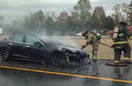 Van ya tres Tesla Model S que se incendian, aunque siempre después de un accidente