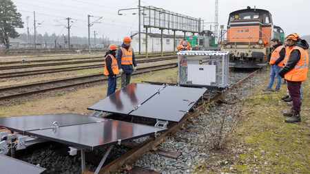 Instalando Paneles Solares En Vias De Tren Solveig En Tecnocentro Sncf