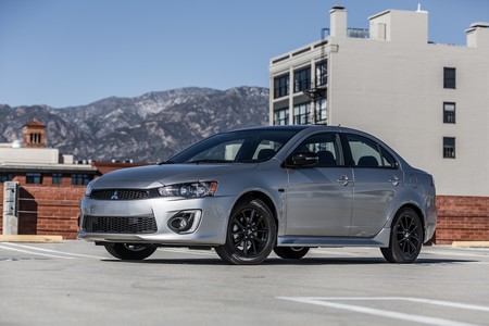 Mitsubishi Lancer Limited Edition 2017, nueva edición "especial" del auto que se niega a morir