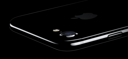 iPhone 7 sale victorioso de caídas deliberadas e inmersiones en... café