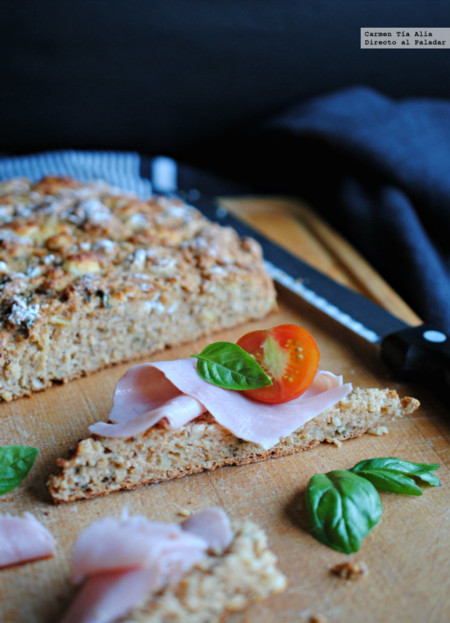 Pan de patata, queso de cabra y albahaca. Receta