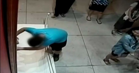 ¡Cuidado! Un niño rompe en un museo una pintura valorada en 1,5 millones de dólares