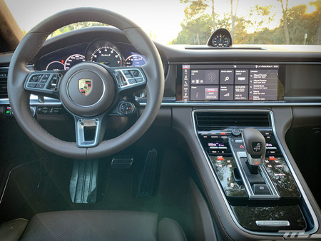 Porsche Panamera Turbo S E-Hybrid interior