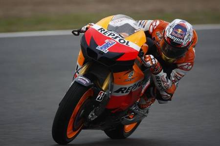 MotoGP Portugal 2012: arrancan los primeros libres con un asfalto delicado