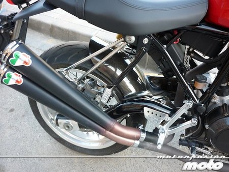 Ducati-sport-1000-estriberas-pasajero