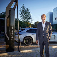 El Porsche Taycan ya se podría cargar en España usando los nuevos Turbocargadores a 350 kW: 100 km en 4 minutos