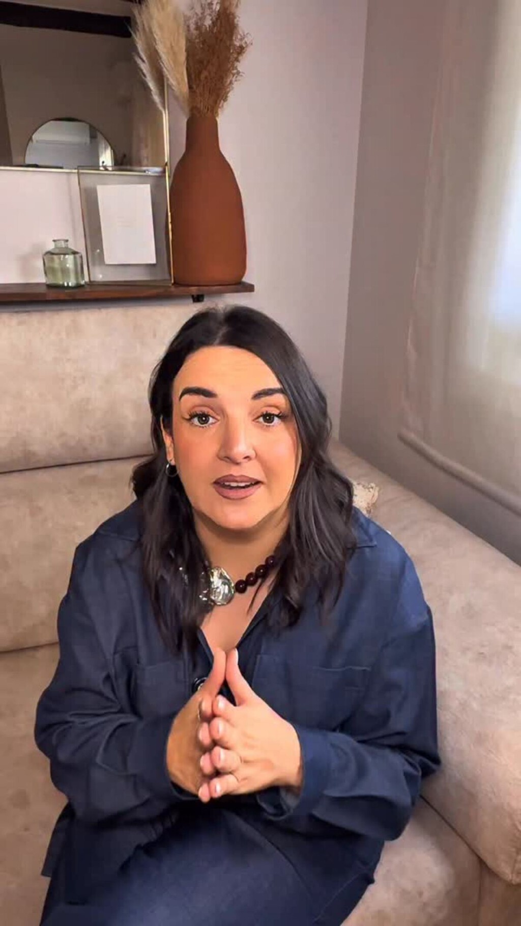 Maika Romero, interiorista: «Te enseño cómo decorar tu recibidor según la entrada que tengas, para que tu pasillo sea funcional y esté completamente ordenado»