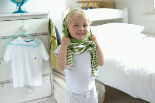 Niños que no se quieren vestir: ¿cómo dejar de tener esa batalla diaria?
