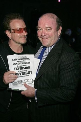 El representante de U2 acusa a Google de lucrarse con la piratería