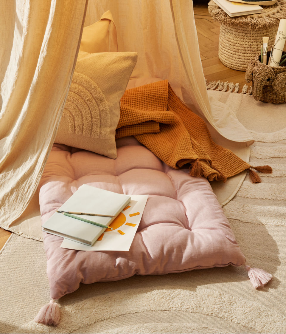 Cojín rectangular para silla con borlas