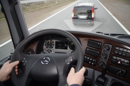 Sistemas de frenada de emergencia automática de Mercedes-Benz