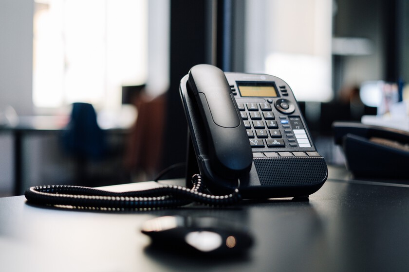 La IA ya es capaz de realizar estafas telefónicas al imitar a conocidos o famosos. Si quieres evitarlo, esta es la mejor forma