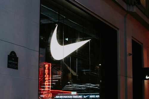 El outlet de Nike despide sus rebajas con todo a mitad de precio: zapatillas, pantalones, camisetas y más  