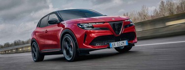Probamos el Alfa Romeo Junior Elettrica: mucha pasión y no tanta funcionalidad para el primer coche eléctrico de Alfa Romeo
