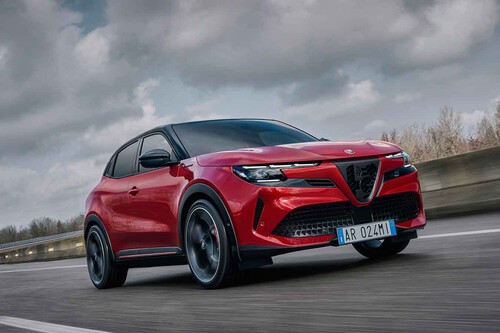 Probamos el Alfa Romeo Junior Elettrica: mucha pasión y no tanta funcionalidad para el primer coche eléctrico de Alfa Romeo