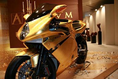 MV Agusta F4 bañada en oro