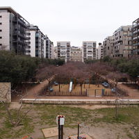 París tiene muy pocas viviendas disponibles y muchas oficinas y aparcamientos vacíos. Así que ha sumado dos más dos