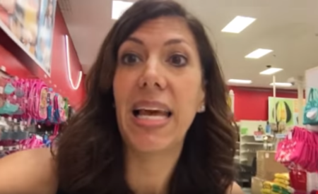 Una madre critica a los padres que se quejan por las compras de la vuelta al cole: "¿sabéis cuánto pagaría a los profesores para que apartaran a mis hijos de mi vista?"