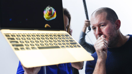 Venga Johnny seguro que puedes hacer un MacBook aún más fino... Cazando Gangas