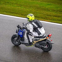 933 kilómetros en un día sobre un scooter de 50 cc. El absurdo récord que ha batido un adolescente sin haber montado antes en moto