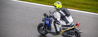 933 kilómetros en un día sobre un scooter de 50 cc. El absurdo récord que ha batido un adolescente sin haber montado antes en moto