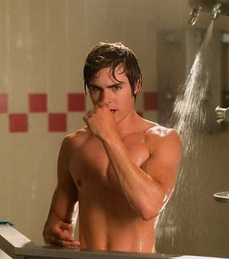 Zac Efron y su ducha desnudo que no se ve en 'High Scool Musical 3'