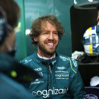 A Sebastian Vettel le robaron una mochila en Barcelona y decidió perseguir a los ladrones en un scooter