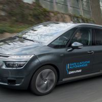 Más de 300 kilómetros 'sin manos' para ir de París a Ámsterdam con dos C4 Picasso