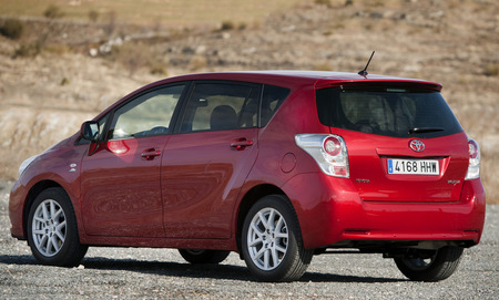 Toyota Verso trasera