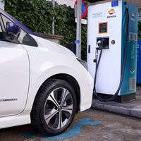 Así es la nueva etiqueta que llevarán todos los vehículos eléctricos e híbridos enchufables nuevos desde el mes de marzo