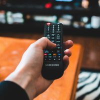 ¿Para qué sirven los botones de colores del mando a distancia de tu TV? Su función no ha dejado de cambiar en los últimos 50 años