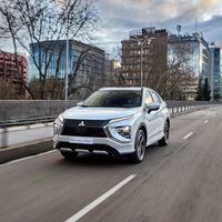 Nuevo Mitsubishi Eclipse Cross PHEV: 45 km de autonomía y un precio desde 33.000 euros para pelear con el Kia Niro