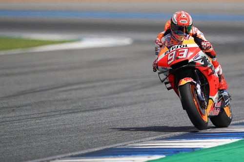 Marc Márquez le gana a Fabio Quartararo en la última curva para ser campeón a lo grande