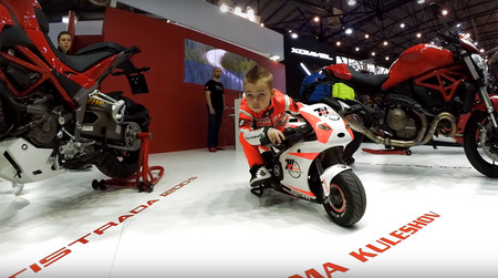 Estos siete vídeos de niños nacidos para ir en moto te alegrarán el Día del Padre