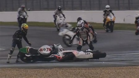 Vuelve la moto fantasma, pero esta vez en su lado más macarra