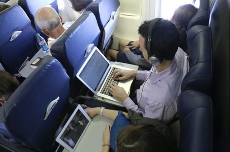 Ya podemos usar determinados dispositivos electrónicos en el despegue y el aterrizaje de un vuelo