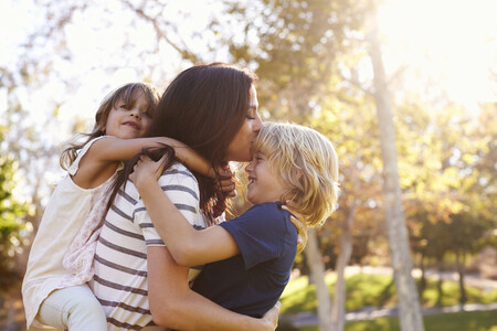 Estos son los tipos de abrazos que puedes darle a tus hijos para demostrarles todo tu amor