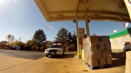 Hola, soy tonto, pero le vacilo a la policía con mi moto