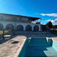 Venden una casa rural de 1.692 m² construidos con piscina, chimenea, jardín y 18.523 m² de parcela a 45 minutos de Madrid 