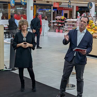 Hemos cenado en un Alcampo a puerta cerrada para conocer cómo se prepara un hipermercado para Navidad: “En siete semanas nos jugamos todo el año”