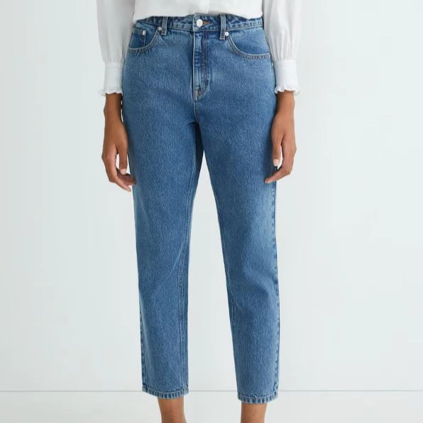 Pantalón mujer vaquero mom fit
