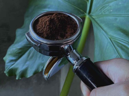 3 cosas que puedes hacer con los residuos de café para no desperdiciarlos en casa