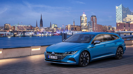 El nuevo Volkswagen Arteon ya está disponible en España a partir de 48.000 euros, ahora con carrocería familiar
