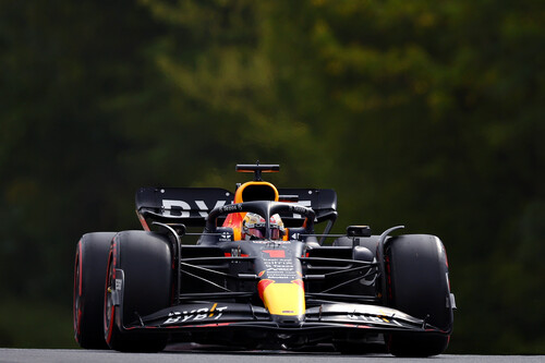 Max Verstappen remonta, Ferrari hace el ridículo con la estrategia y Fernando Alonso sufre el fuego amigo