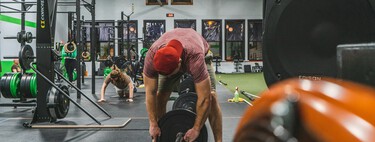 Esto que tanto se ve en los gimnasios al hacer peso muerto rumano no tiene ningún sentido 