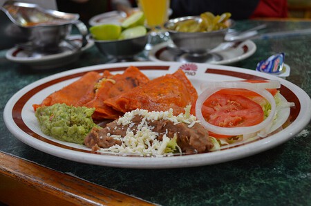Este es el destino que vio nacer a la michelada: entre edificios históricos, museos y gastronomía que va de deliciosas enchiladas a quesos artesanales